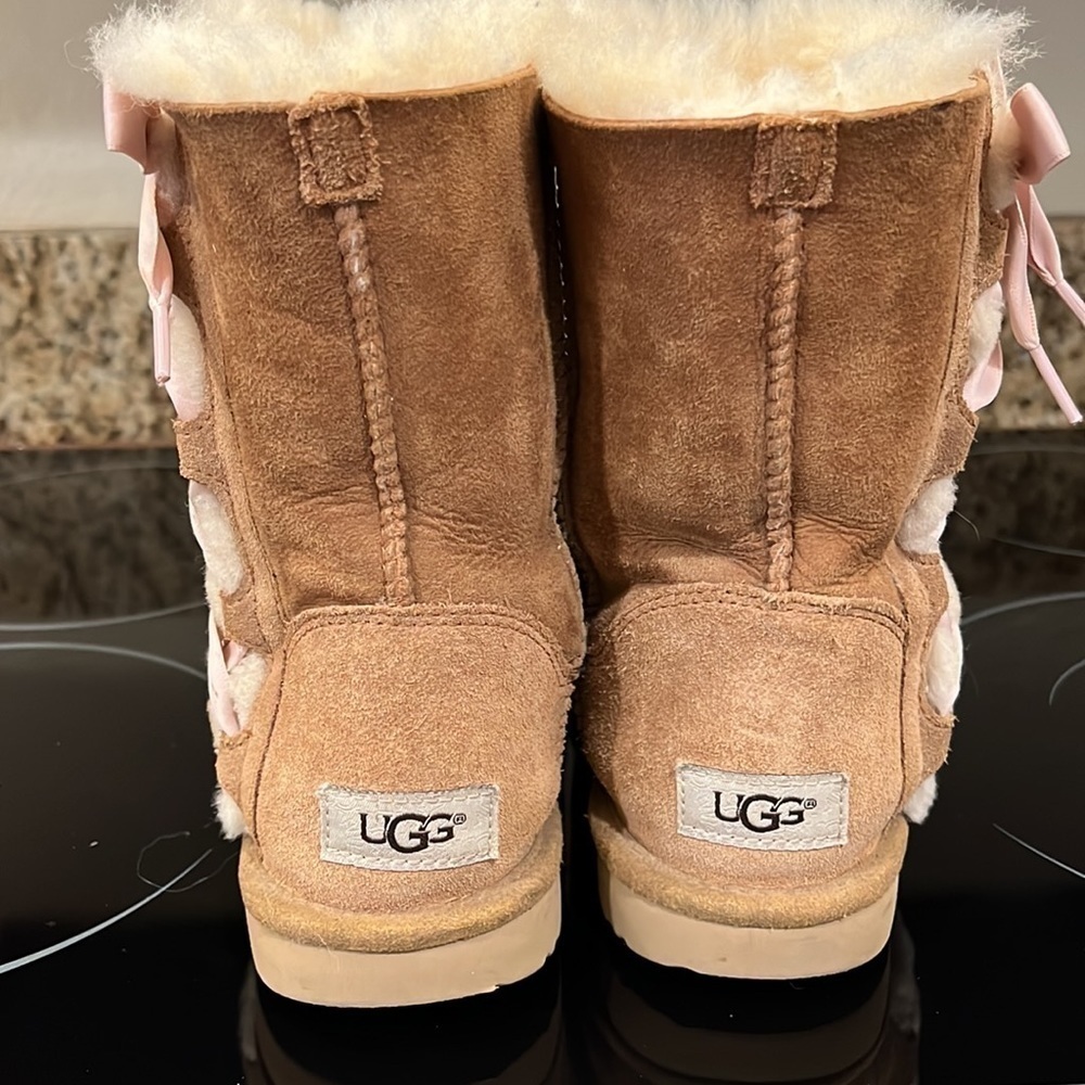 UGG Kids Pala Classics Brown sz:4 - Picture 5 of 9